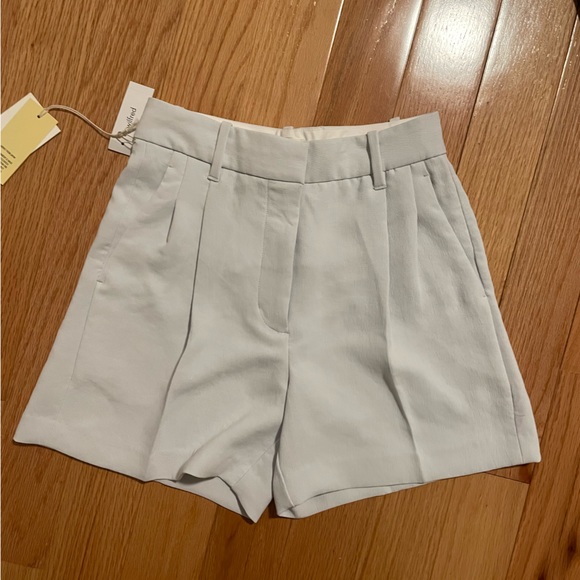 Aritzia effortless shorts 5” - Picture 3 of 6